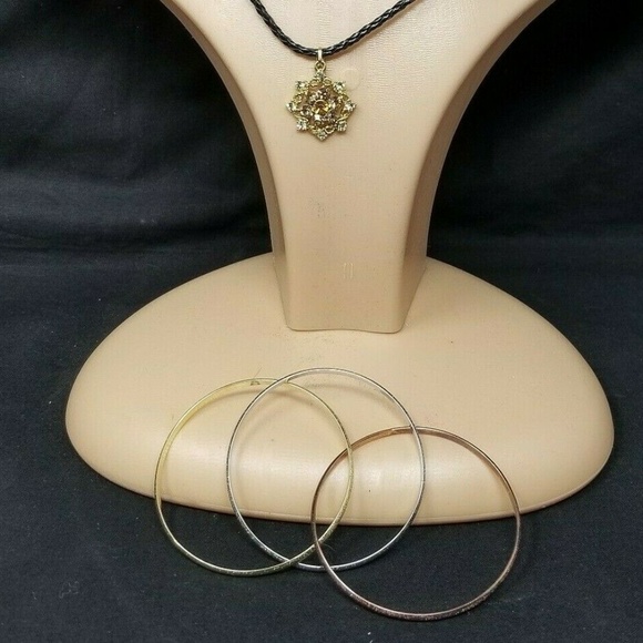 Faux jewelry set pendant and bangle bracelet set
